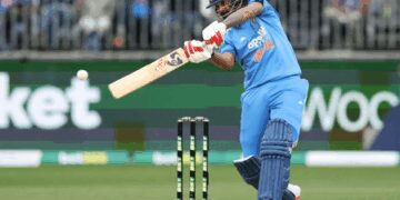 AUS v IND: KL, Axar guide India to post 136/9, Aus need 131 to win