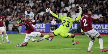 Brentford beat West Ham to earn first away win of the season