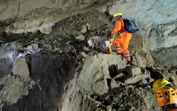 Landslide hits bus in Himachal