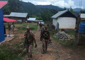 Mob Attacks Manipur Police Convoy in Longja, Vehicles Damaged