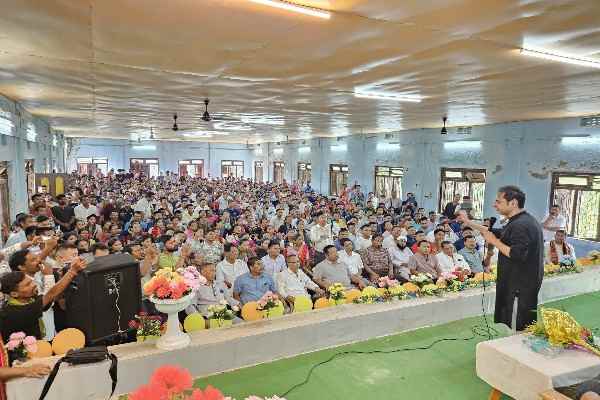 Pradyot roars against identity based politics, Bangladesh
