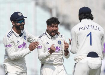 1st Test: Bumrah, Kuldeep pick scalps for India as South Africa reach 105/3 at lunch
