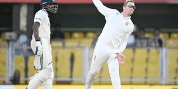 2nd Test: Harmer picks three as SA reduce India to 90/5 at Tea