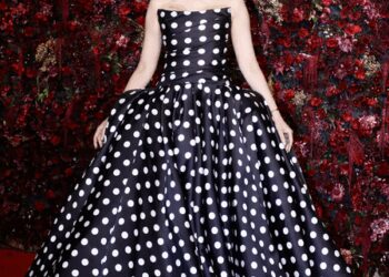 Aditi Rao Hydari warns of her WhatsApp impersonator