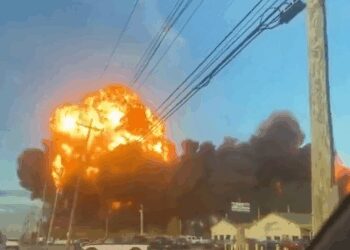 At least 3 dead, 11 injured in cargo plane crash in Kentucky, US