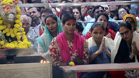 Deepti Sharma visits Ujjain's Mahakaleshwar Temple, attends Bhasma Aarti