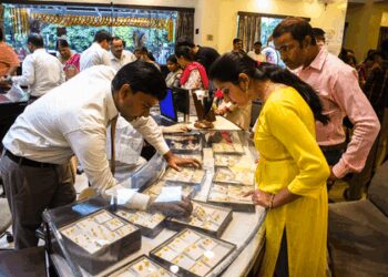 Gold records 2nd weekly loss amid hopes of US trade deals with India, China