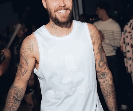 Justin Bieber is working amidst lip injury