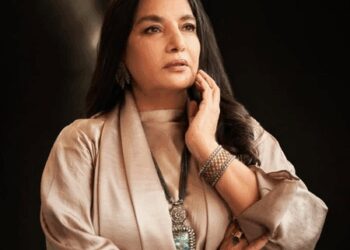 Late superstar Dharmendra's 'Rocky Aur Rani' co-star Shabana Azmi arrives at the crematorium to pay last respects