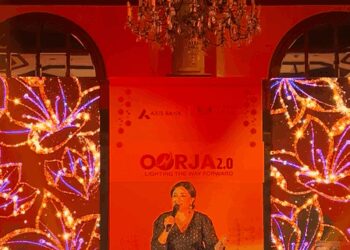 Monali Thakur pays tribute to Dharmendra with a heartfelt rendition of 'Aap Ki Nazron Ne Samjha’