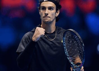 Musetti beats De Minaur in thriller to stay alive in Turin