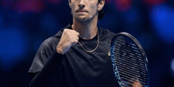 Musetti beats De Minaur in thriller to stay alive in Turin