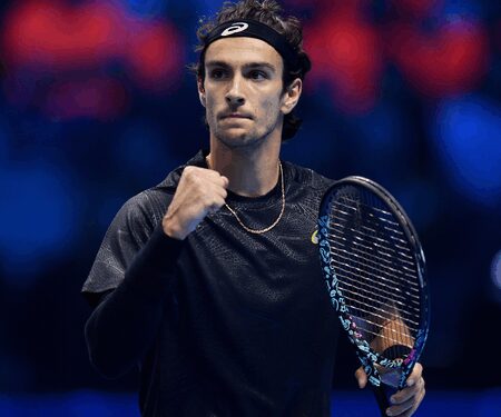 Musetti beats De Minaur in thriller to stay alive in Turin