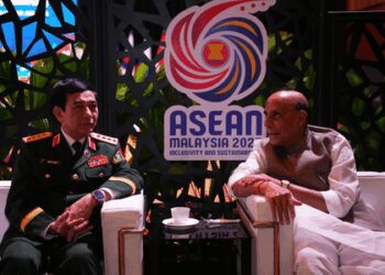 Rajnath Singh meets Vietnamese Defence Minister Phan Van Giang in Kuala Lumpur