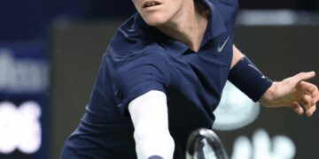 Sinner downs ailing Auger-Aliassime to begin ATP Finals title defense