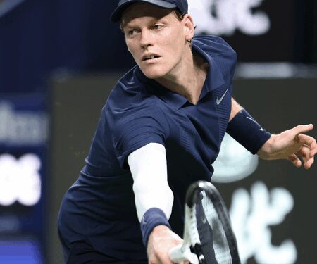 Sinner downs ailing Auger-Aliassime to begin ATP Finals title defense