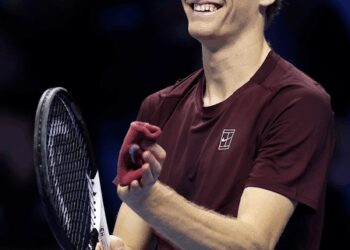 Sinner tops Zverev to seal SF spot in Turin