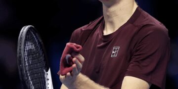 Sinner tops Zverev to seal SF spot in Turin