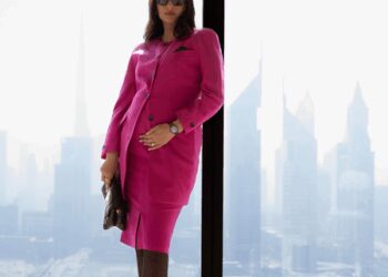 Sonam Kapoor announces second pregnancy, flaunts baby bump in pictures