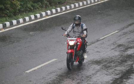 Two-wheeler manufacturers record 8 to 11 pc sales growth in October due to GST reforms