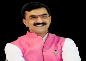 Maha govt to review stalled Mumbai redevelopment projects, assures Minister