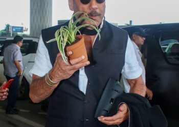 On Shashi Kapoor’s 8th death anniversary, Jackie Shroff pays tribute