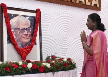 Prez Murmu pays floral tributes to R Venkataraman on his birth anniversary