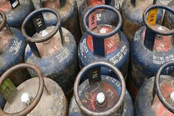 Pre-Budget Shocker: Commercial LPG cylinder prices go up from Feb 1