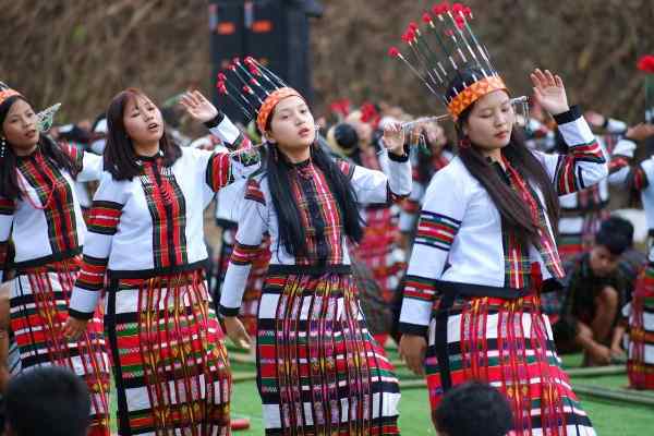 Mizo youth performing the traditional Cheraw dance in vibrant ethnic attire at the 9th State-Level Chapchar Kût 2026, held at Hmunpui Playground, Jampui Hills, North Tripura.