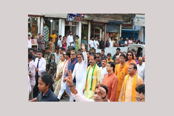 Tripura CM Manik Saha and BJP leaders celebrating West Bengal election victory in a massive Agartala rally