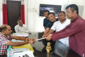 Bru community representatives submitting a memorandum to the Kanchanpur Sub-Divisional Magistrate for fresh delimitation in Tripura.