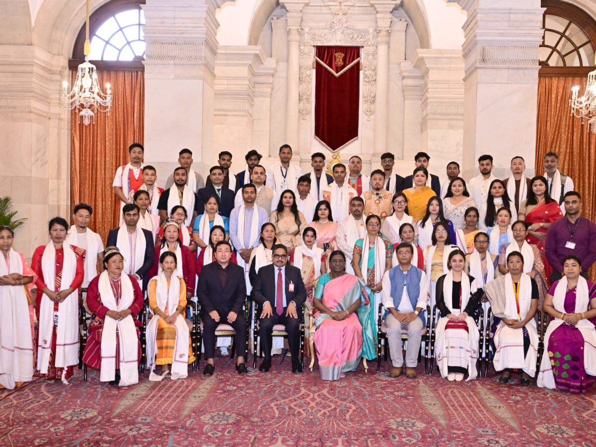 President Murmu Felicitates NE Artisans Including Tripura’s Samir Jamatia