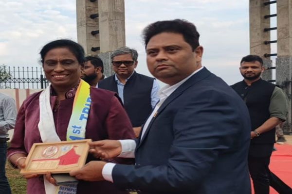 Tripura Olympic Association Secretary Sujit Roy presented memento to IOA president P.T. Usha during the 39th National Games meeting at Meghalaya