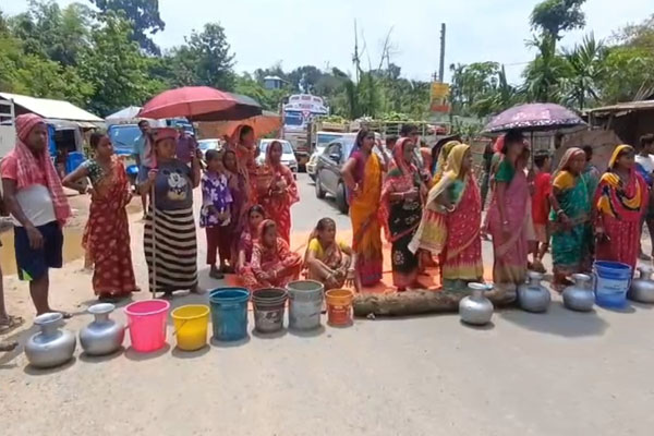 Villagers blocking Assam-Agartala National Highway in Teliamura over drinking water and electricity crisis