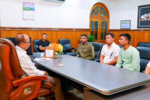 Deceased Truck driver's family met Manipur CM today along with transport stakeholders. 