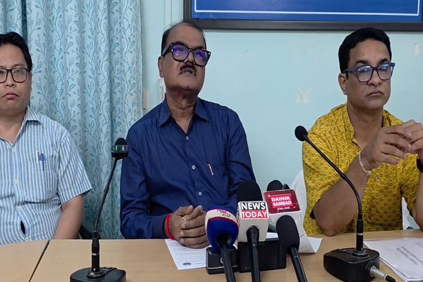 The AGMC Teachers’ Forum supported the government’s move restricting private practice and chalked out roadmap for improving patient services at the GB Hospital at a recent press conference