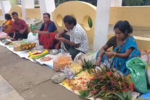 Makeshift Jamai Shasthi market in Agartala, Tripura with puja items, fruits and festive shopping on the eve of the Fest
