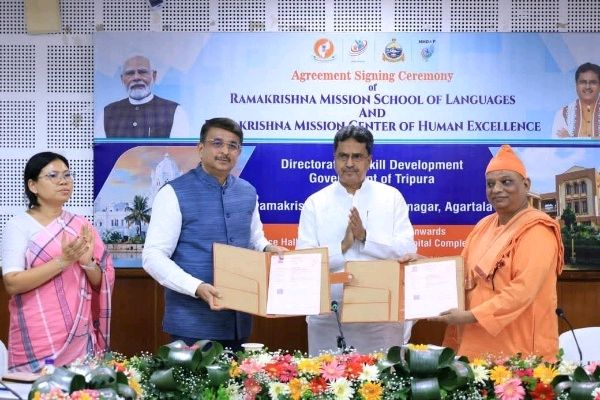 Secy, Dept of Industries & Commerce Kiran Gitte and RK Mission President Maharaj Shubhkarananda sign a MoU in presence of Chief Minister Dr Manik Saha for Northeast’s first Foreign Language School in Tripura