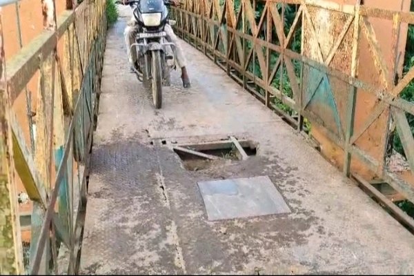 Steel Footbridge in Melaghar