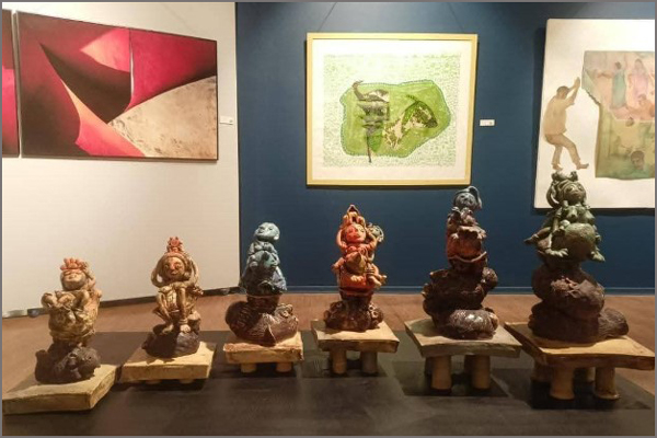 Santa Deb ceramic sculpture Attraction of simplicity 65th Lalit Kala Akademy National Award