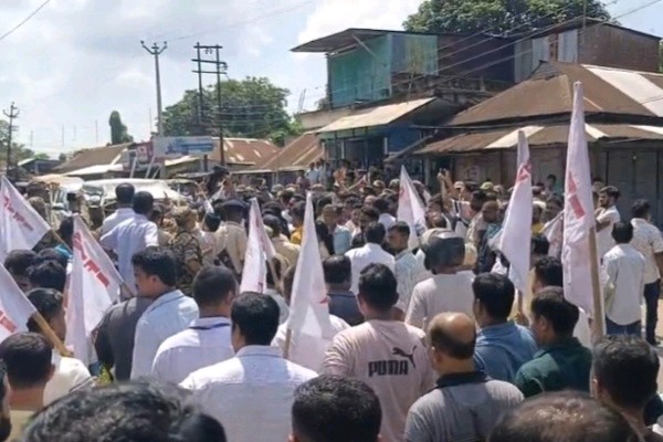 Former Tripura CM Manik Sarkar Kalibazar protest Rose valley