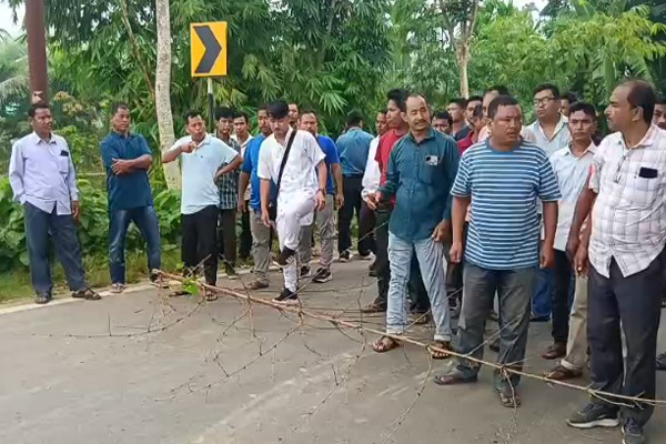 ADC Village Committe Election Counting is in progress while CPIM holds road blockade at Salema